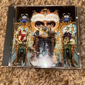 Michael Jackson Dangerous CD , it is in played with condition, see photos.